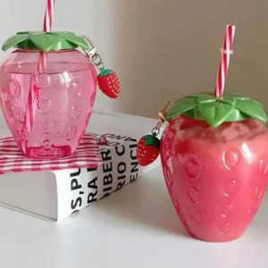 كأس شكل الفراولة